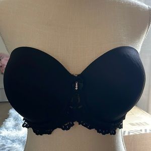 Strapless black bra